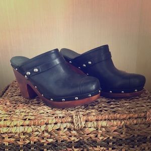 Ugg clogs 4” with shearling lining